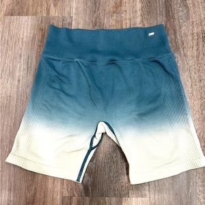Women’s PINK biker shorts